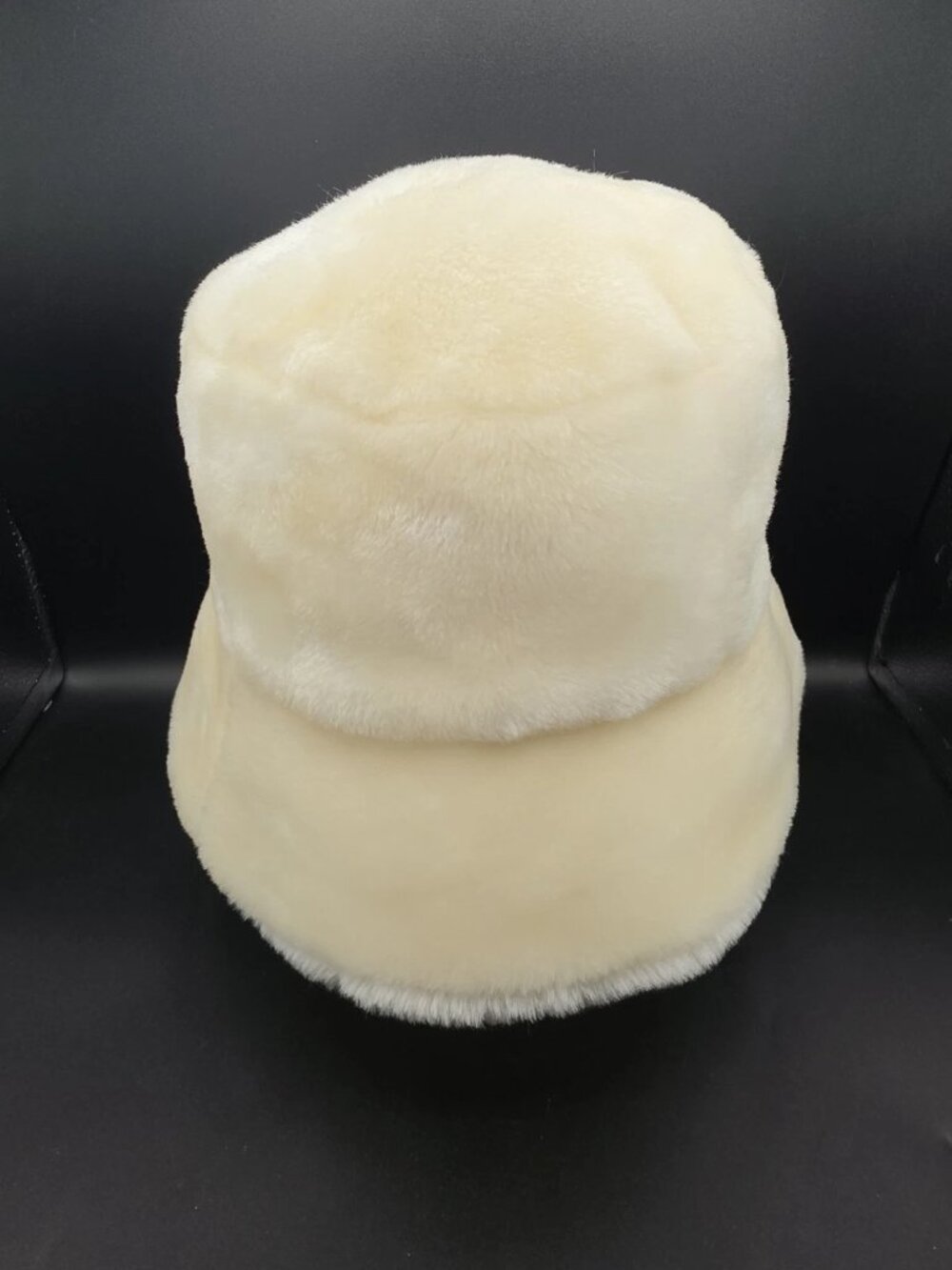 Vintage Toucan Collection Faux Fur Winter Warm Fuzzy Bucket Hat White Unisex EUC